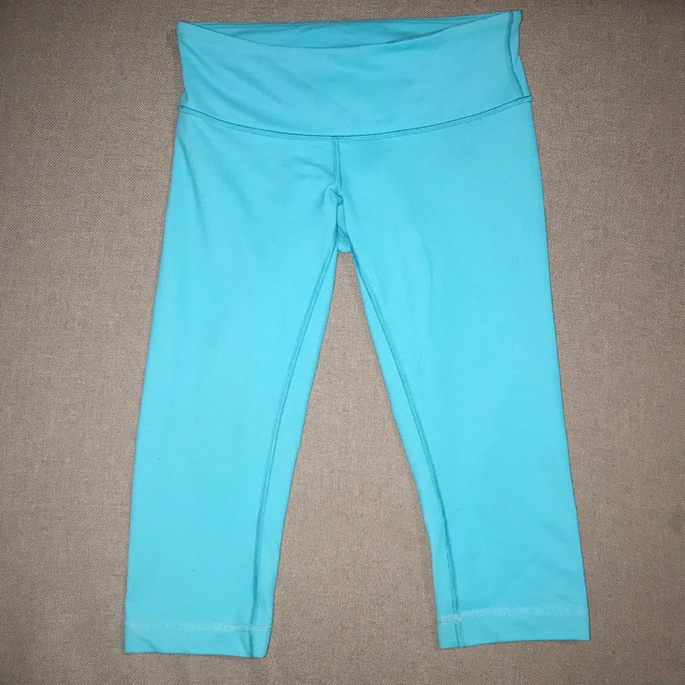 barely worn LULULEMON LEGGINGS!!!🦋